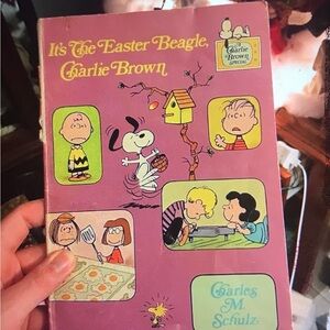 1976 It's The Easter Beagle, Charlie Brown Peanuts Book - Pink Cover